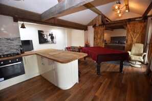 Oak Tree Stables Cottage | Living area - Oak Tree Stables (Birmingham)