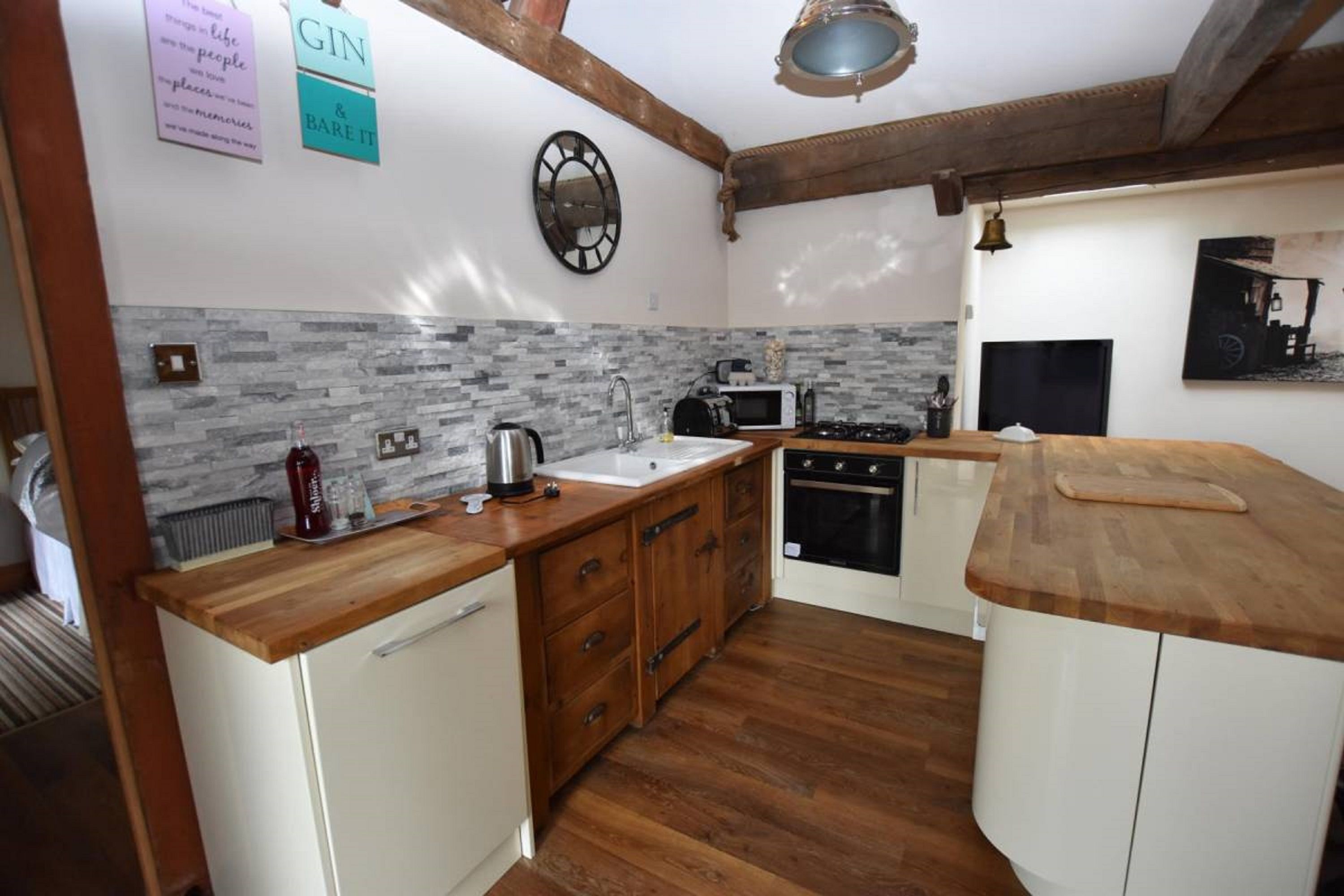 Cottage Deluks | Dapur pribadi | Lemari es, microwave, oven, dan kompor