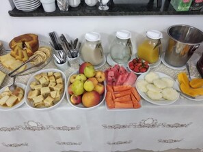 Tägliches inbegriffenes kontinentales Frühstück