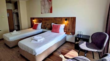 Standard Twin Room | Desk, iron/ironing board, free WiFi, bed sheets