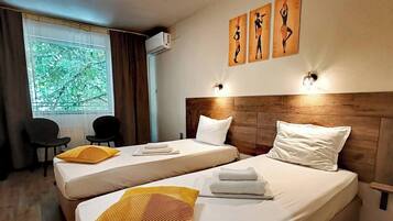 Standard Twin Room | Desk, iron/ironing board, free WiFi, bed sheets