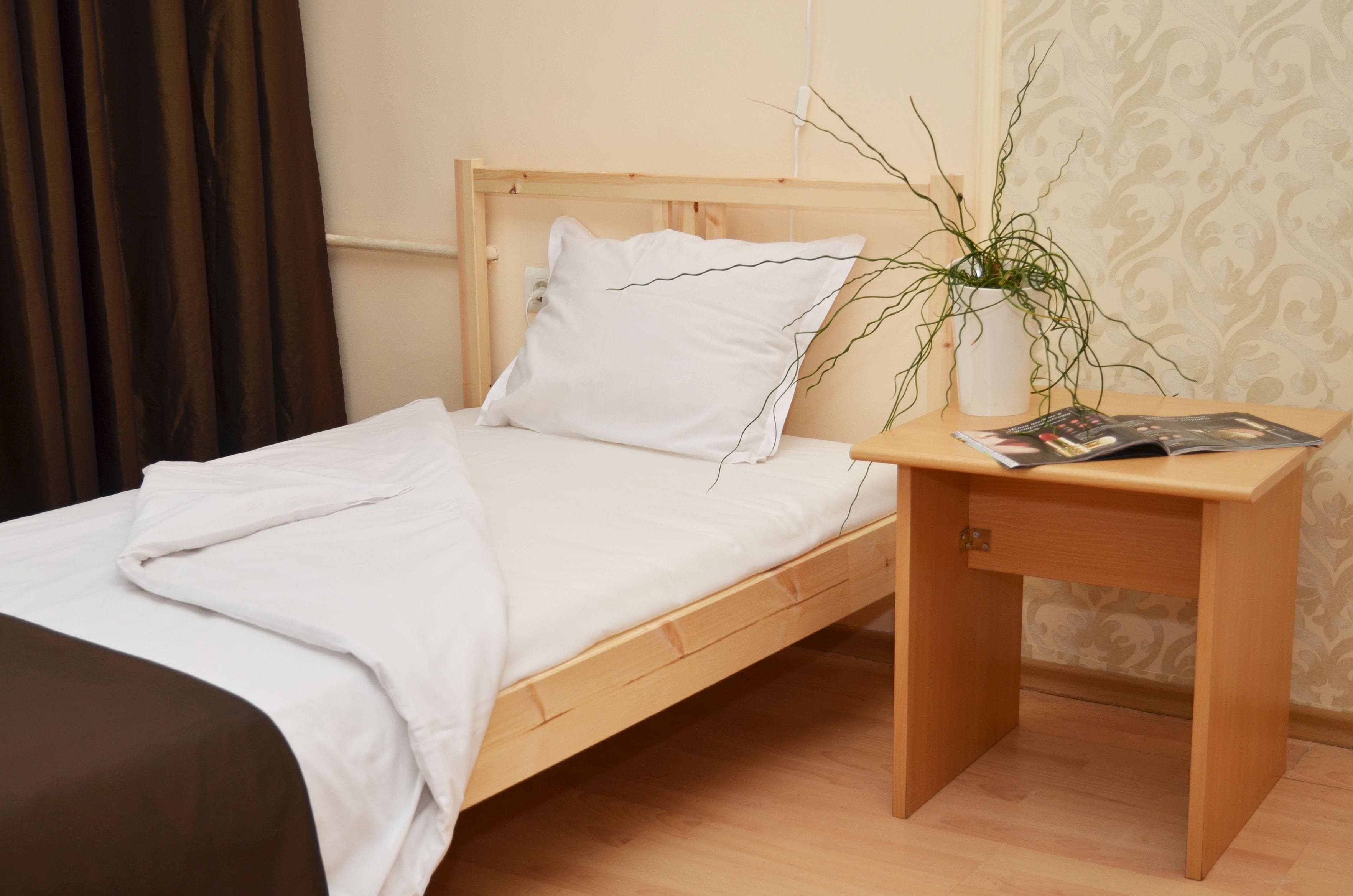 standard twin room | desk, iron/ironing board, free wifi, bed sheets