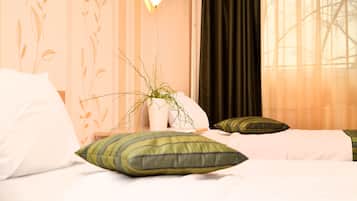 Escrivaninha, ferros/tábuas de passar roupa, Wi-Fi de cortesia