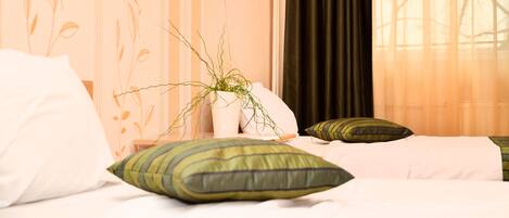 Schreibtisch, Bügeleisen/Bügelbrett, kostenloses WLAN, Bettwäsche