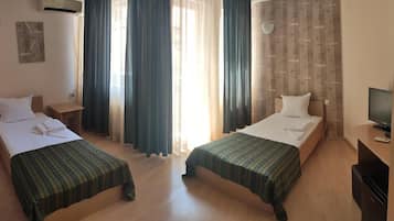 Escrivaninha, ferros/tábuas de passar roupa, Wi-Fi de cortesia