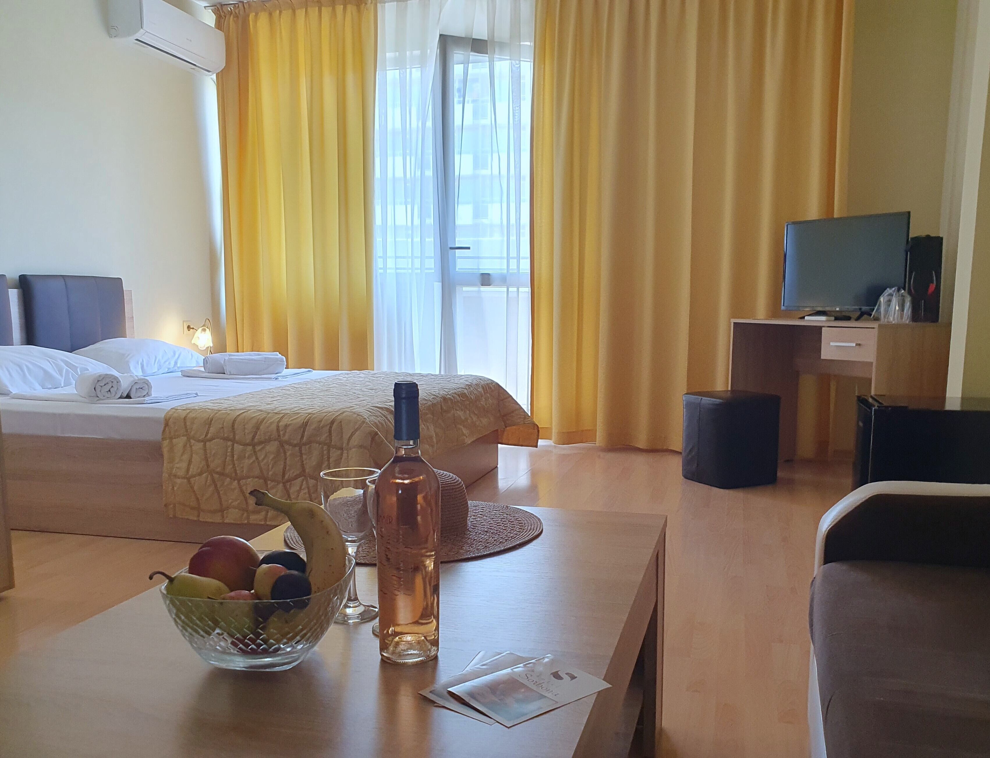 Standard-Doppelzimmer | Schreibtisch, Bügeleisen/Bügelbrett, kostenloses WLAN, Bettwäsche