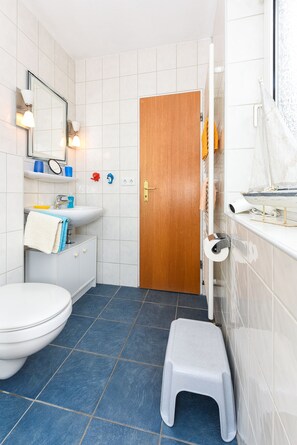 Unclassified image, 2 of 21, button