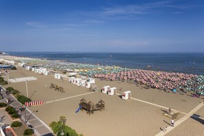 Beach nearby, sun-loungers, beach umbrellas