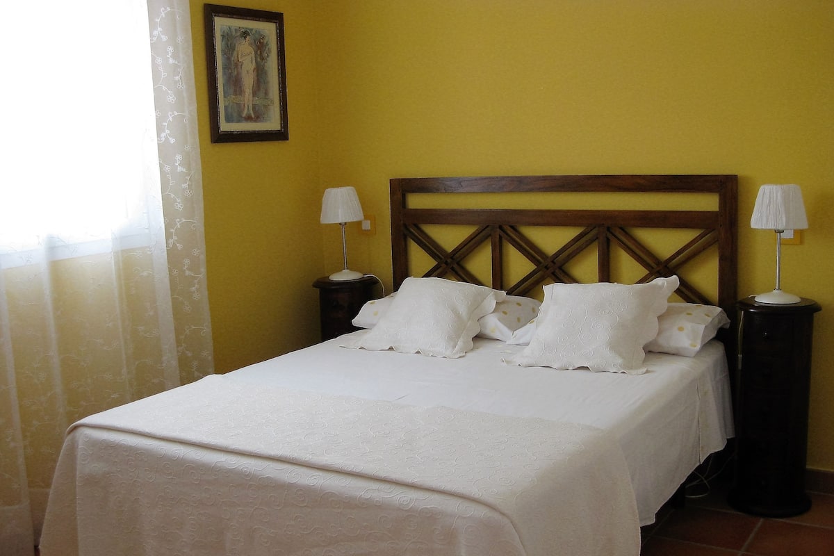 Tweepersoonskamer (Al Miraya) | Gratis babybedden, extra bedden, gratis wifi, beddengoed
