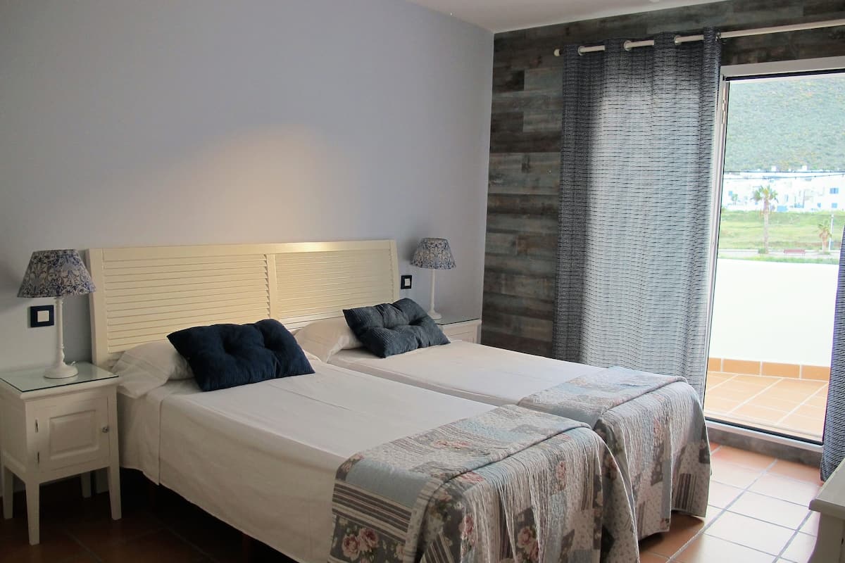 Twin kamer, terras (Al Zahra) | Gratis babybedden, extra bedden, gratis wifi, beddengoed