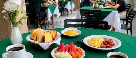 Desayuno buffet incluido todos los días