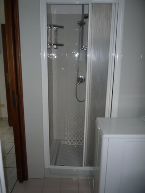 Apartment, 1 Schlafzimmer | Dusche im Bad