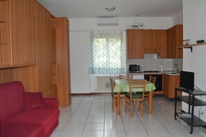 Studio | Private kitchen | Fridge, microwave, stovetop, cookware/dishes/utensils - Veroalex (Abbadia Lariana)