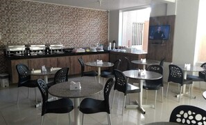 مطعم