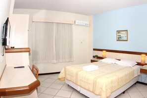 Cortinas blackout, wifi gratis y ropa de cama 