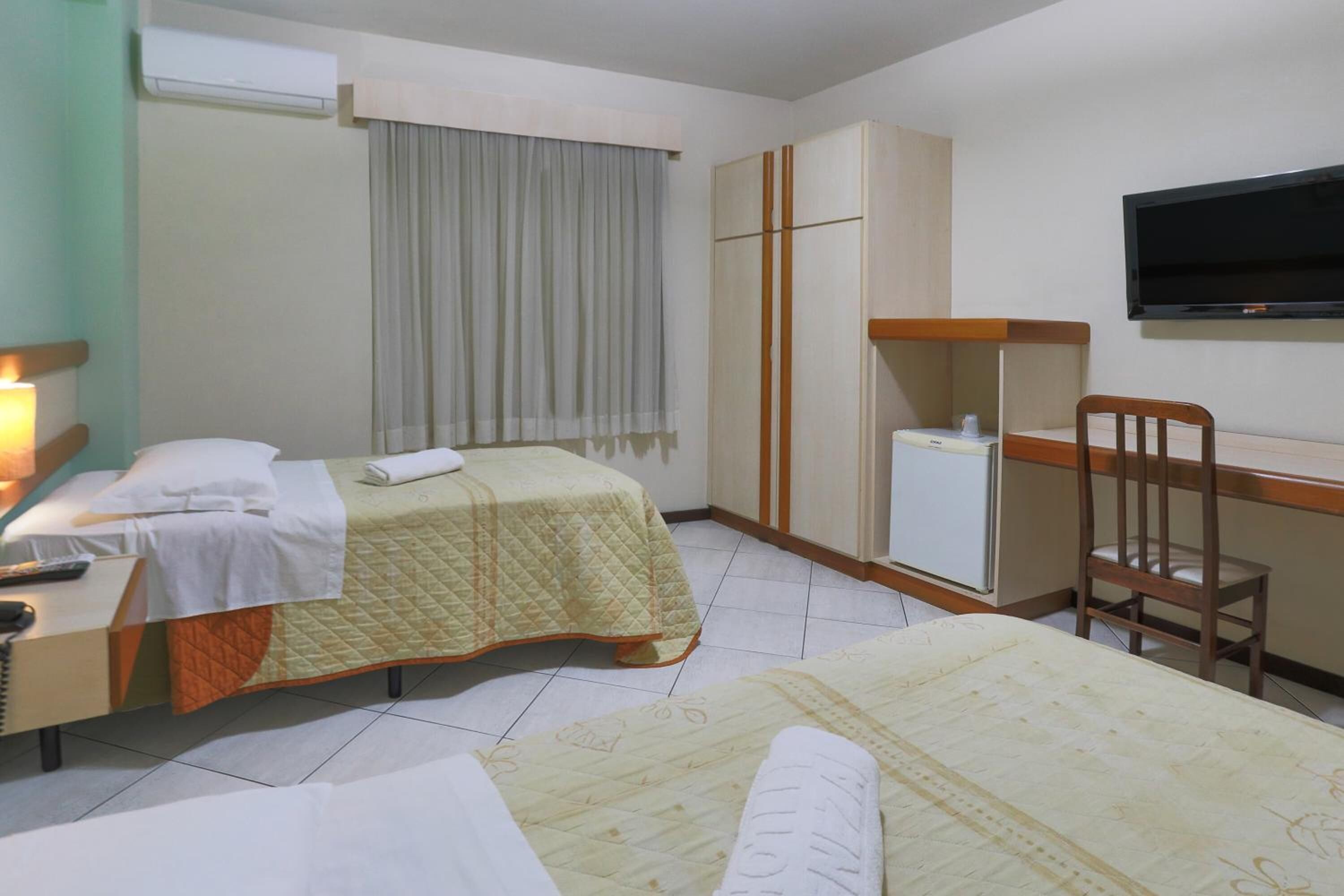 blackout curtains, free wifi, bed sheets