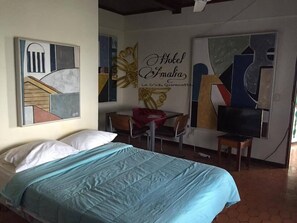 Premium bedding, down duvets, minibar, desk - Amalia Inn (La Cruz)