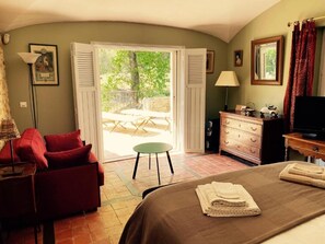 特色装修、办公桌、床单