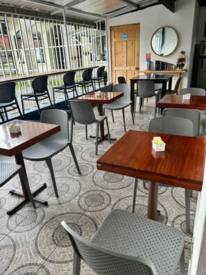 Free daily cooked-to-order breakfast  - Hotel Alicia (La Fortuna)