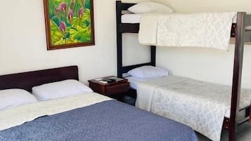 经济四人房 | 免费 WiFi、床单