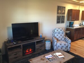 House | Living room | Flat-screen TV, fireplace, DVD player - Belgrade - Whispering Pines 7A (Belgrade)