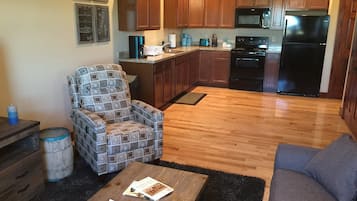 House | Living room | Flat-screen TV, fireplace, DVD player