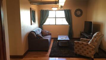 House | Living room | Flat-screen TV, fireplace, DVD player