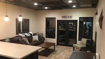 House | Living room | Flat-screen TV, fireplace, DVD player