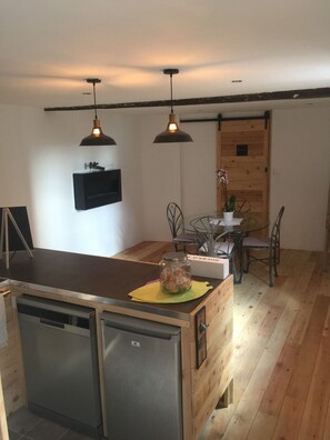 Phòng đôi hoặc 2 giường đơn | Bếp riêng | Tủ lạnh, bếp nấu, dụng cụ pha cà phê/trà, ấm điện