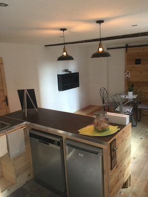 Fridge, stovetop, coffee/tea maker, electric kettle - Maison d'hotes La Voute (Volonne)