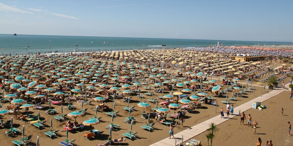 Beach nearby, sun loungers, beach umbrellas - Residence Rialto (San Michele al Tagliamento)