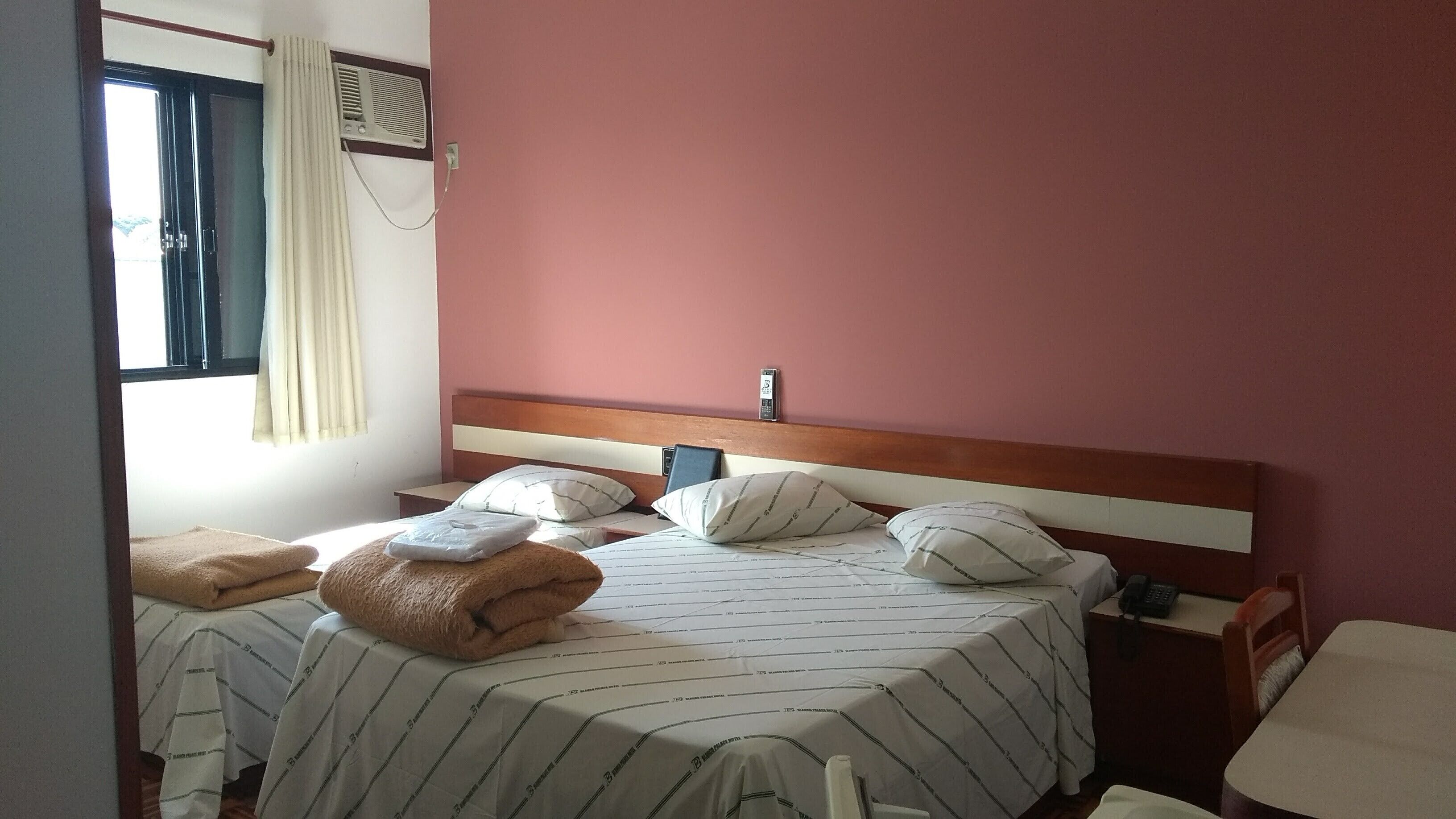 basic twin room, 2 single beds | minibar, desk, soundproofing, free wifi