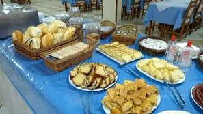 Free daily buffet breakfast  - Blanco Palace Hotel (São José dos Campos)