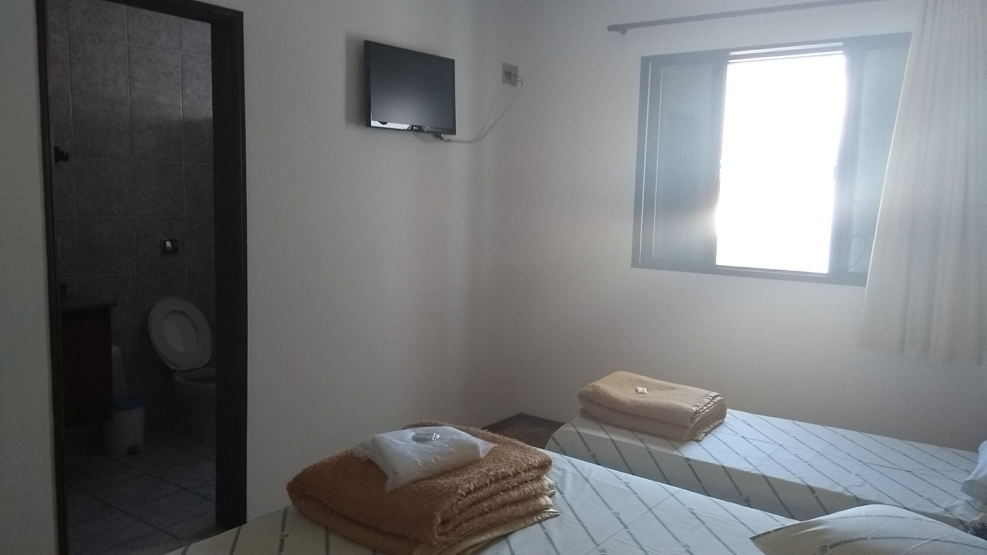 basic twin room, 2 single beds | minibar, desk, soundproofing, free wifi