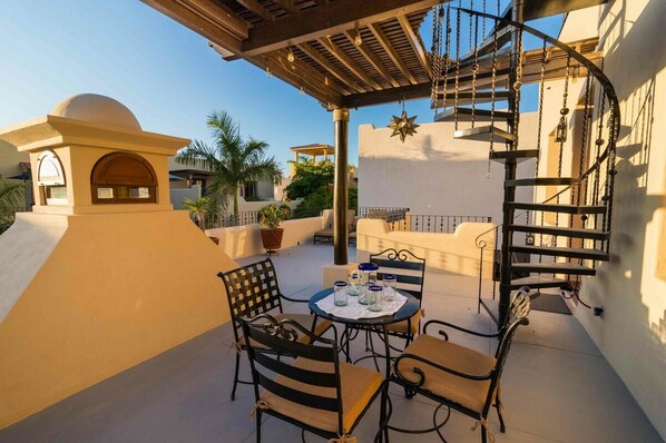 House, 2 Bedrooms | Balcony