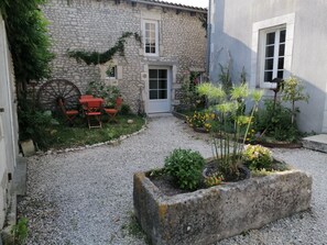 Exterior - Tête à l'air (Montils)