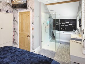 Apartment (Potters Retreat) | Bathroom | Separate tub and shower, free toiletries, hair dryer, towels - Lakes Apartments (Windermere)