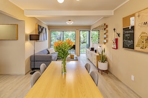 Design Apartment, 2 Bedrooms, Non Smoking, Balcony | Living area | 55-inch Smart TV with digital channels, books, smart speakers - Mi Zona Lodging WTC (Mexico City)