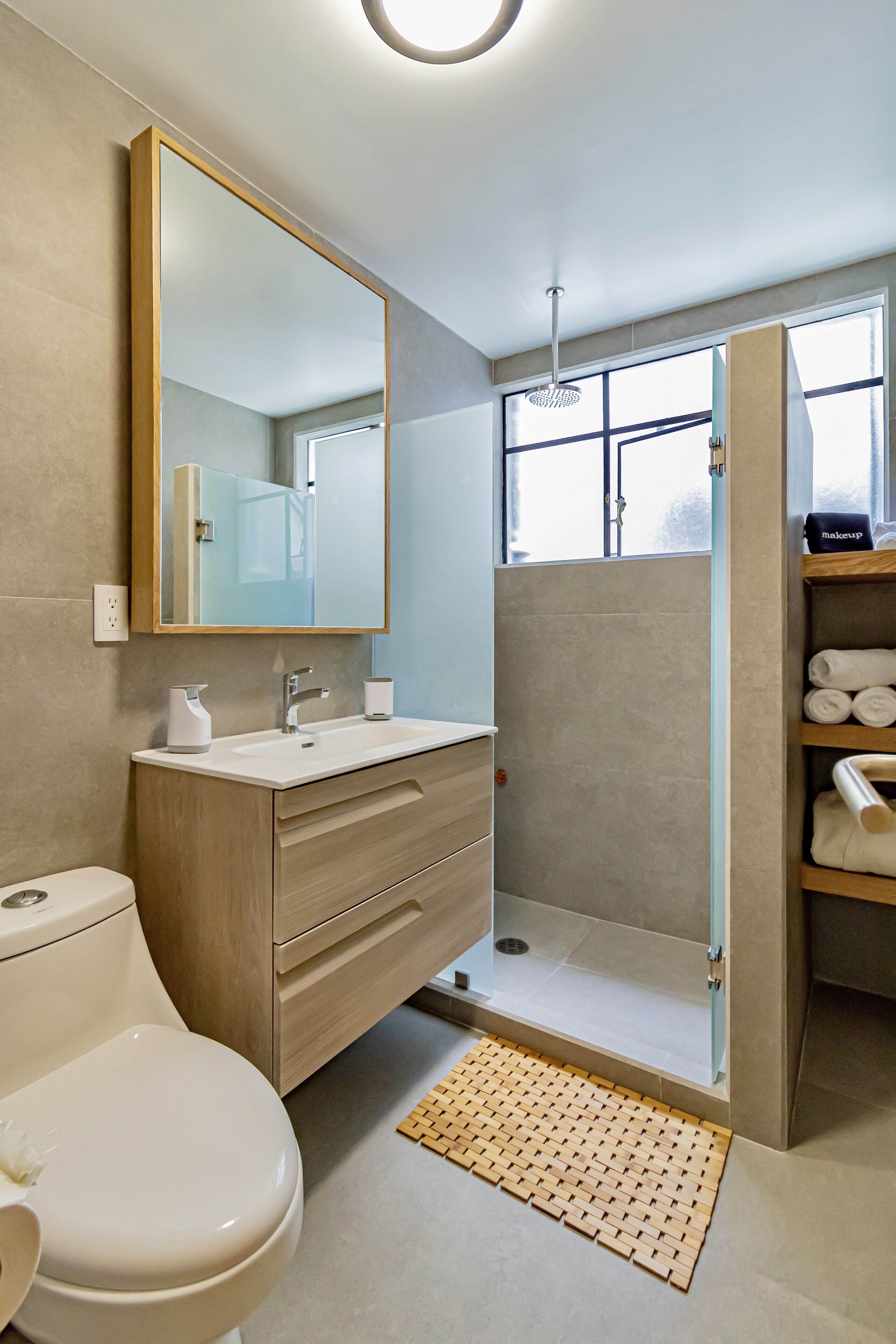 Design Apartment, 2 Bedrooms, Non Smoking, Balcony | Bathroom | Shower, rainfall showerhead, hair dryer, towels