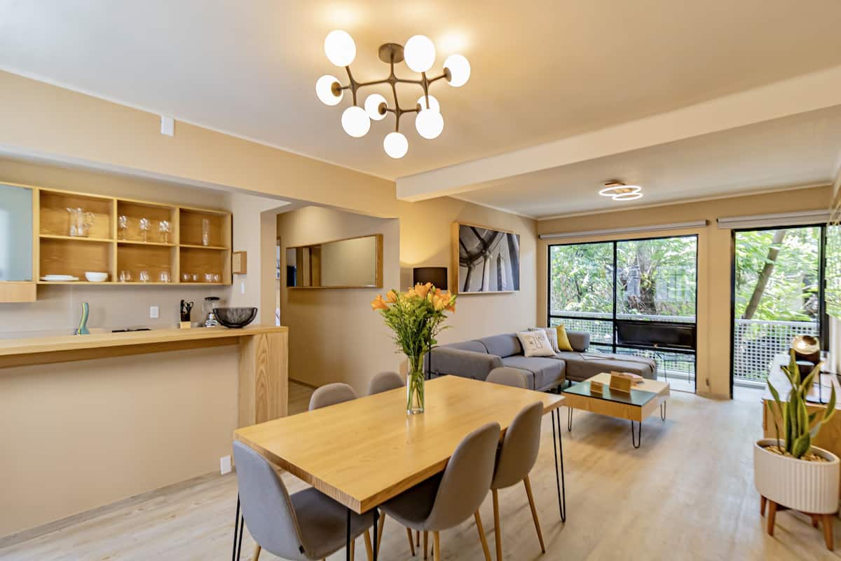 Design-Apartment, 2 Schlafzimmer, Nichtraucher, Balkon | Wohnbereich