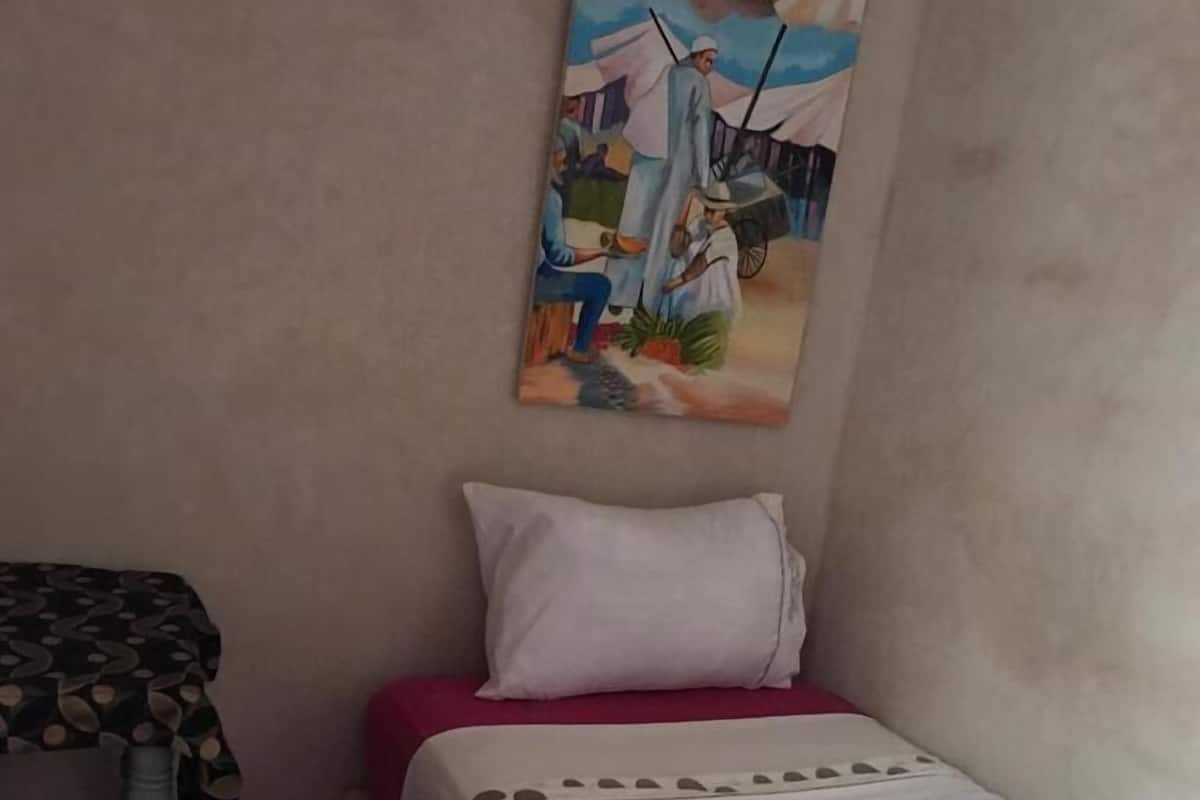 Single Room | Laptop workspace, soundproofing, free cribs/infant beds, free WiFi