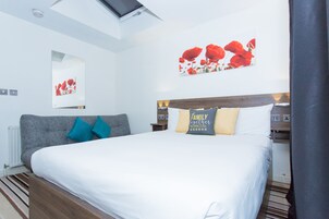 1 habitación, muebles diferentes y escritorio 