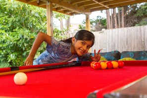 Children's play area - outdoor - Langley Guest House (Slough)