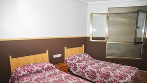 Economy Twin Room | WiFi (free) - Hotel Manises (Manises)