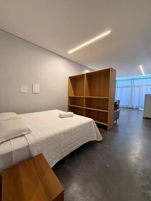 Kamar Deluks, pemandangan kolam renang | Minibar, brankas, kedap suara, dan Wi-Fi gratis