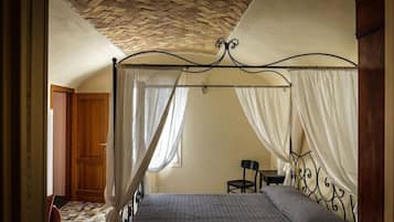 Individually decorated, individually furnished, soundproofing, free WiFi