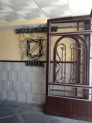 Interior entrance - Hotel Morelos (San Juan de los Lagos)