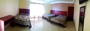 Down comforters, laptop workspace, blackout drapes, bed sheets - Hotel Morelos (San Juan de los Lagos)