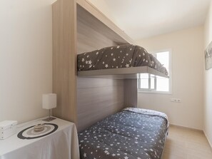 2 bedrooms, iron/ironing board, Internet, bed sheets