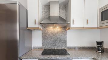 Réfrigérateur, micro-ondes, four, lave-vaisselle